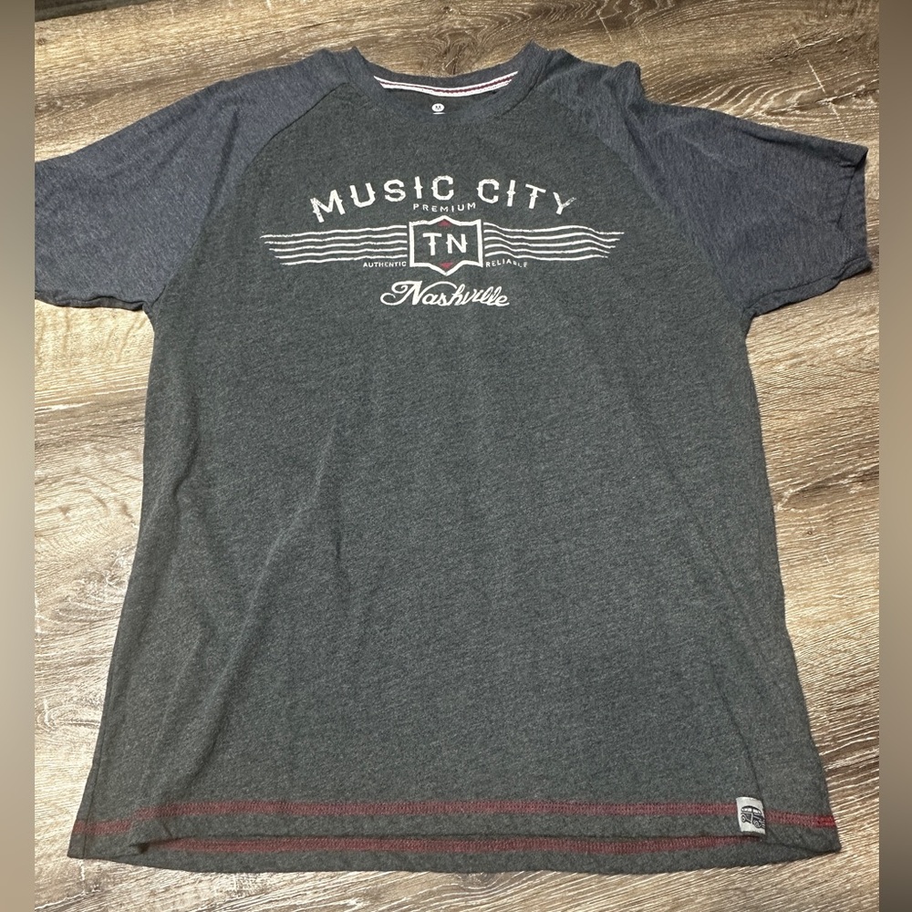 Red Thread Premium Gray Graphic Tee

Nashville Tennessee tshirt